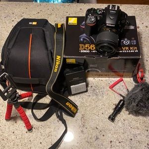 Nikon D5600 Camera 18-55 mm lens with mic & case